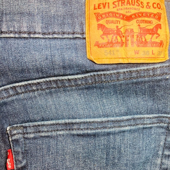 Levi’s 541 Jeans - Picture 6 of 6